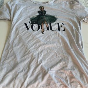 Vogue tshirt size small